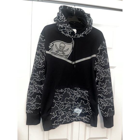 Nike Tampa Bay Buccaneers Black RFLCTV Chevron Pullover Hoodie FAST SHIP Small - Picture 4 of 11